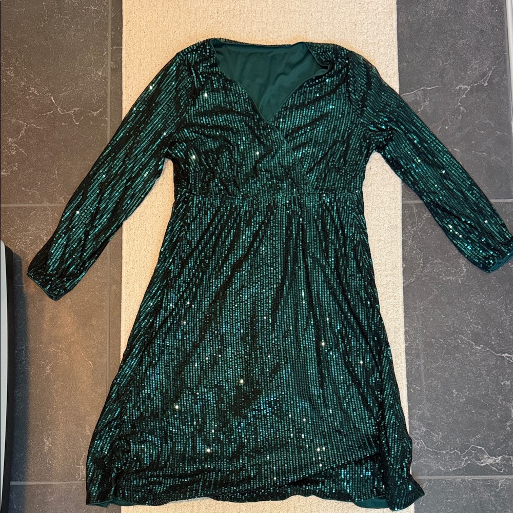 BloomChic Green Sequin Midi Dress